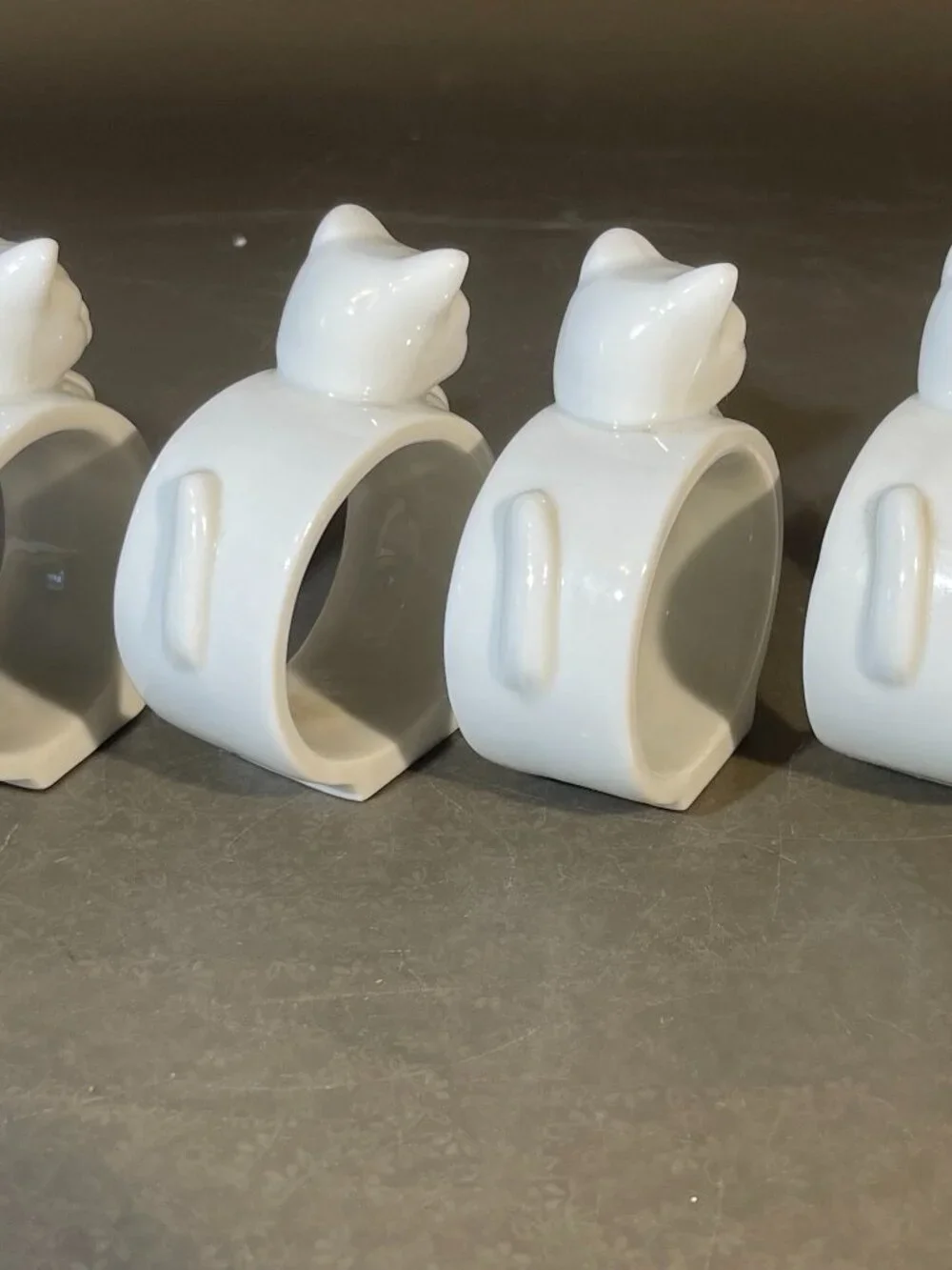 Vintage Crowning Touch Set Of 4 White Porcelain Cat Napkin Rings (#1729)